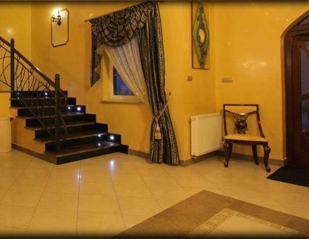 Hotel Andersen Rzeszow Bagian luar foto