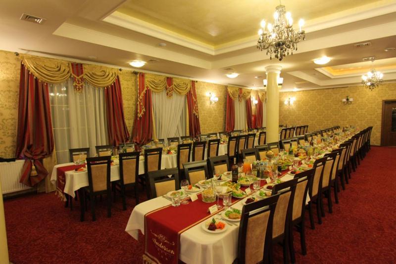 Hotel Andersen Rzeszow Bagian luar foto