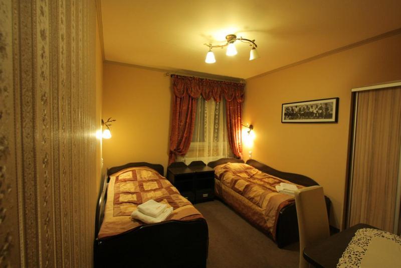 Hotel Andersen Rzeszow Bagian luar foto