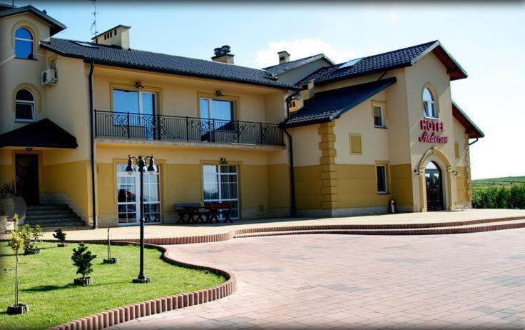 Hotel Andersen Rzeszow Bagian luar foto
